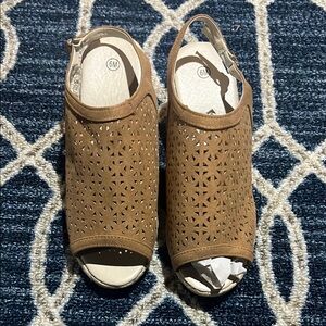 Women's Tan Peep-Toe Slingback Shoes